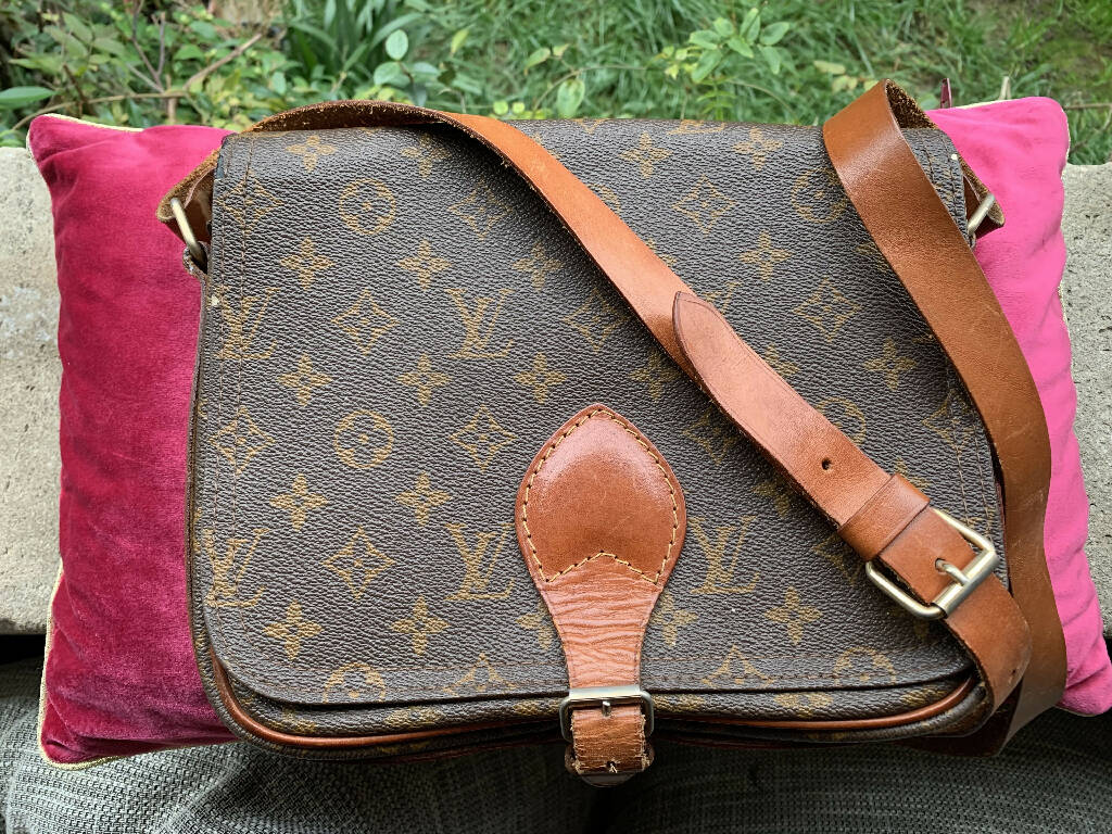 SAC A MAIN FEMME LOUIS VUITTON CARTOUCHIERE VERS 1978