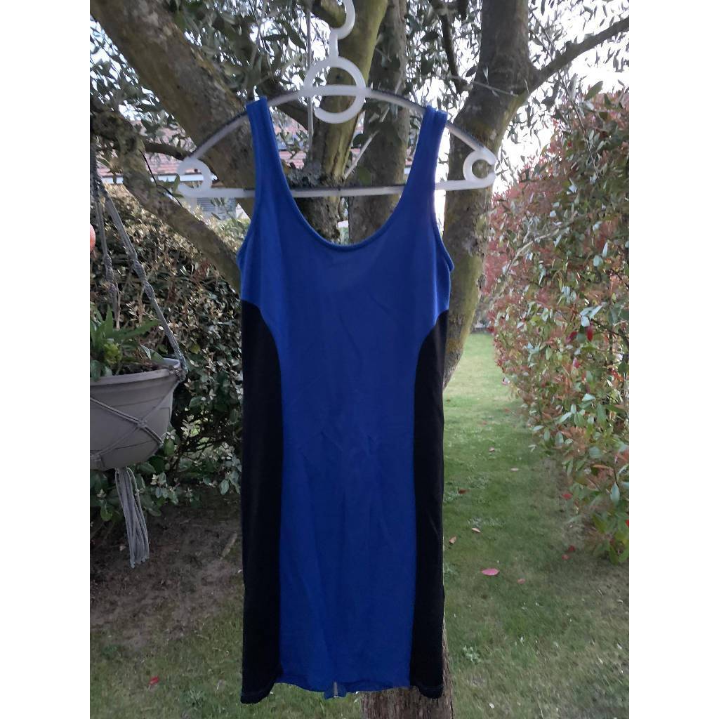 Elektrisch blaues und schwarzes Kleid