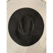 Bild in Galerie hochladen, Black Hat
