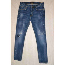 Bild in die Galerie hochladen, Skinny Jeans mit Löchern und Flecken
