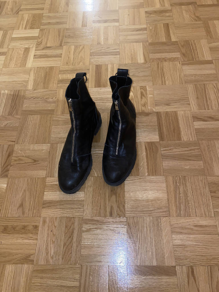 Schwarze Stiefel