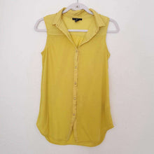 Upload image to gallery, Button blouse
