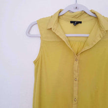 Upload image to gallery, Button blouse

