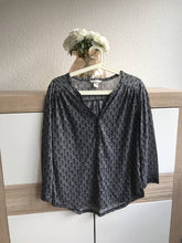 Upload image to gallery, Blouse
