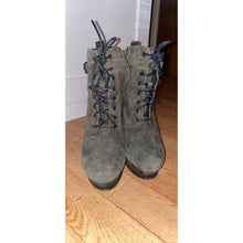 Upload image to gallery, Beautiful khaki boots
