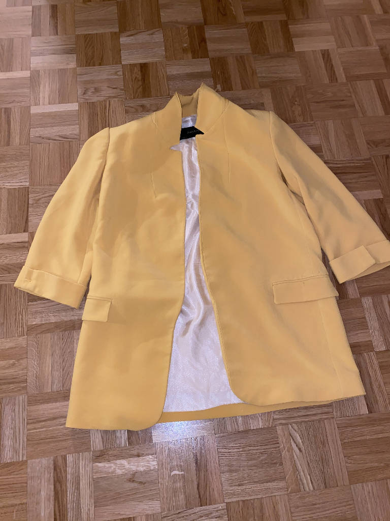 Yellow blazer