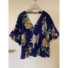 Upload image to gallery, Flowery blouse
