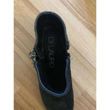 Upload image to gallery, Suede boots
