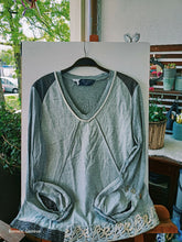 Charger l&#39;image dans la galerie, Haut T-shirt &#39;effet blouse&#39; d&#39;Elisa Cavaletti
