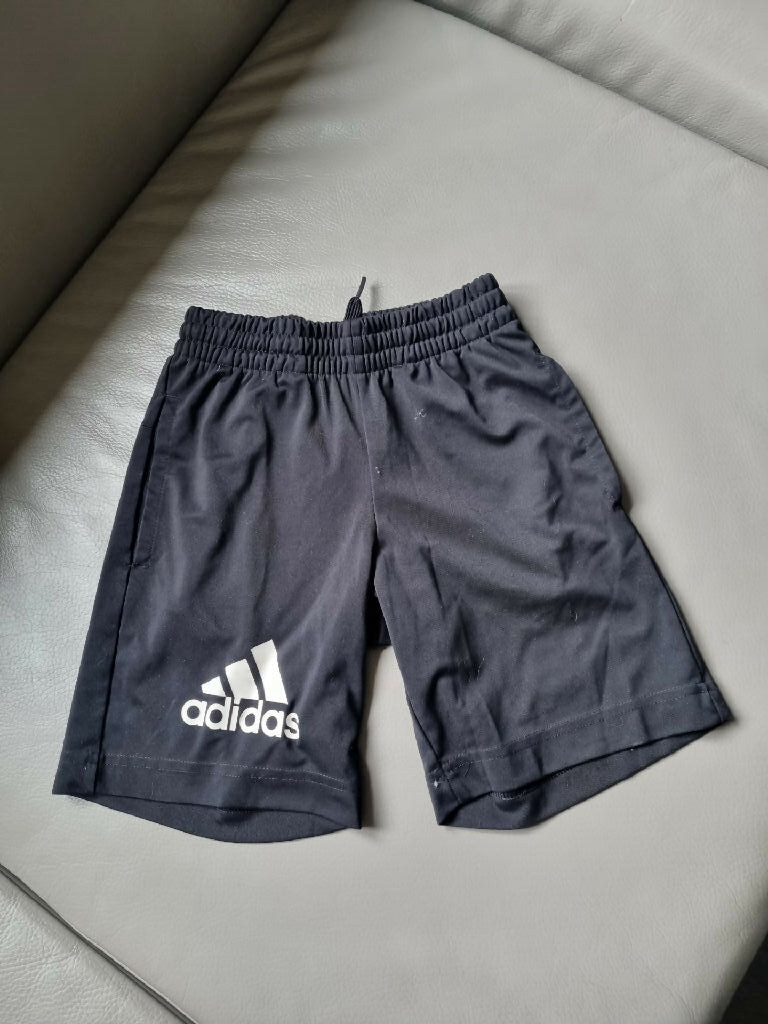 SHORT ADIDAS TAILLE 5 - 6 ANS