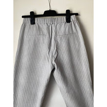 Charger l&#39;image dans la galerie, Pantalon gris à rayures avec bande blanche
