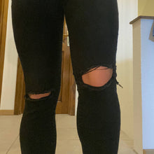 Charger l&#39;image dans la galerie, Jeans noir avec trou sur les genoux - Zara
