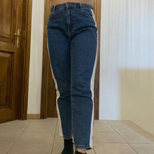 Charger l&#39;image dans la galerie, Jeans Mom taille haute avec ligne blanche - Subdued
