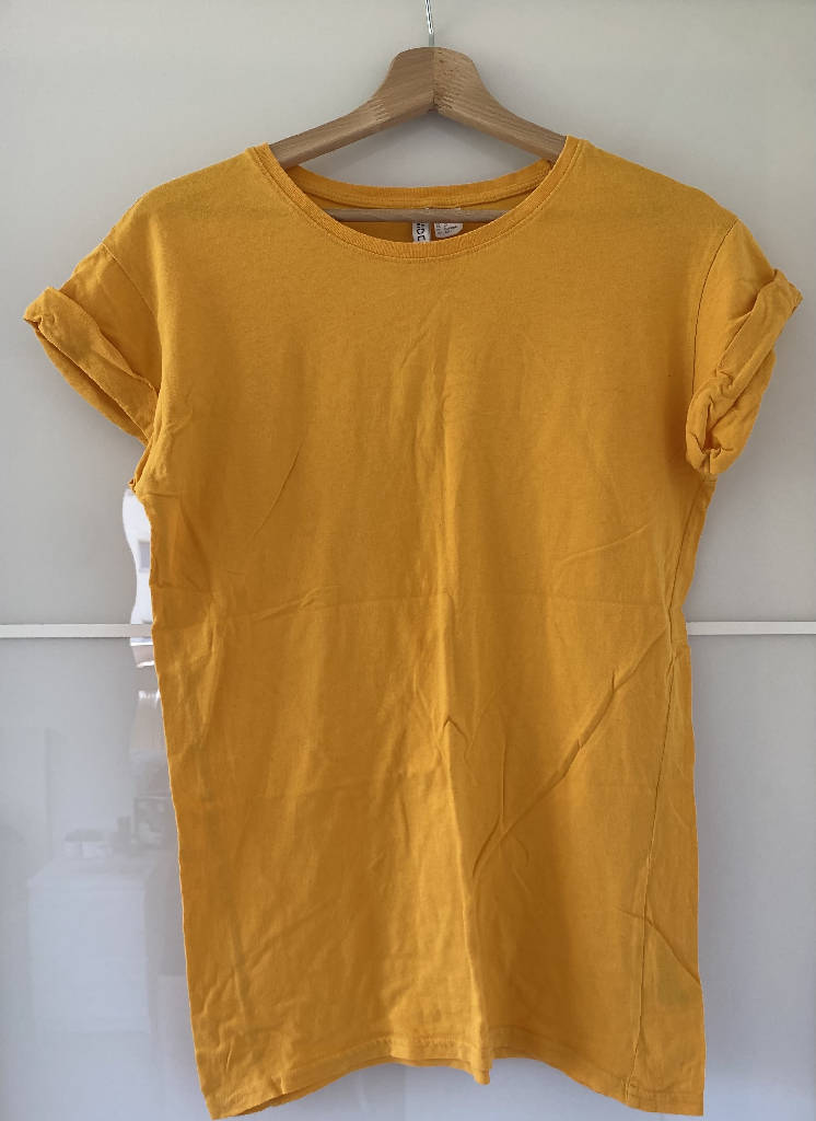 T-shirt basique jaune moutarde