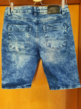 Charger l&#39;image dans la galerie, #12. Short en jeans bleu d&#39;origine. Très peu porté.
