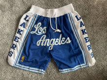 Charger l&#39;image dans la galerie, Lakers Shorts Mitchell &amp; Ness
