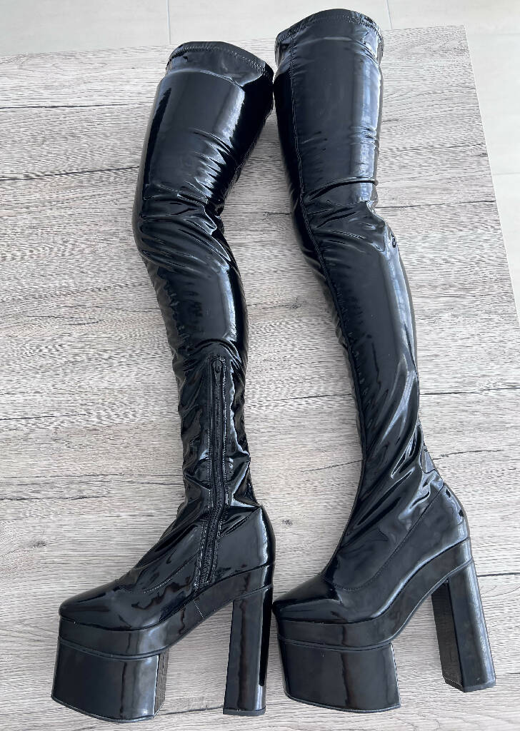 Cuissardes Dollskill hautes noires vyniles plateforme sexy. Frippie