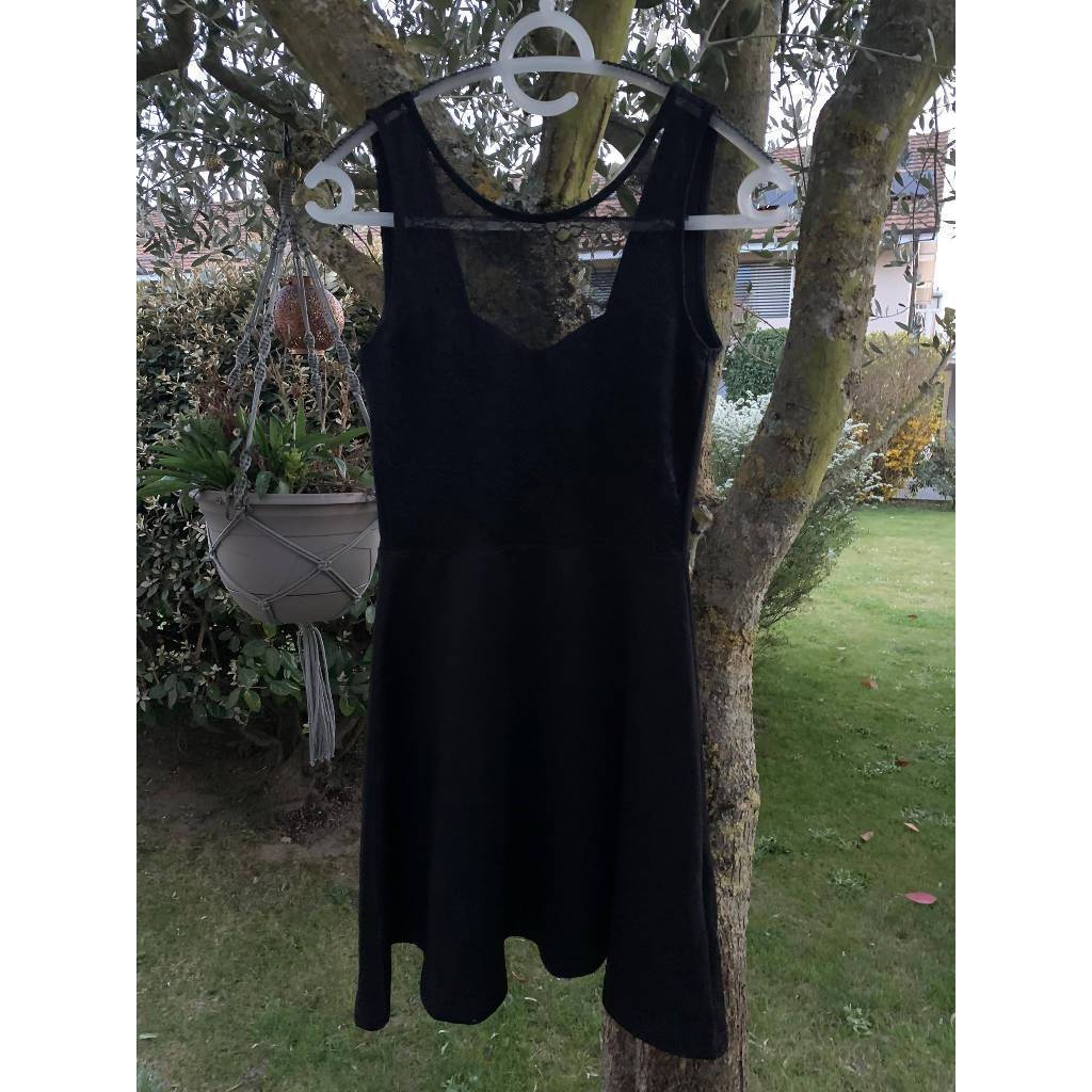 Robe noire patineuse