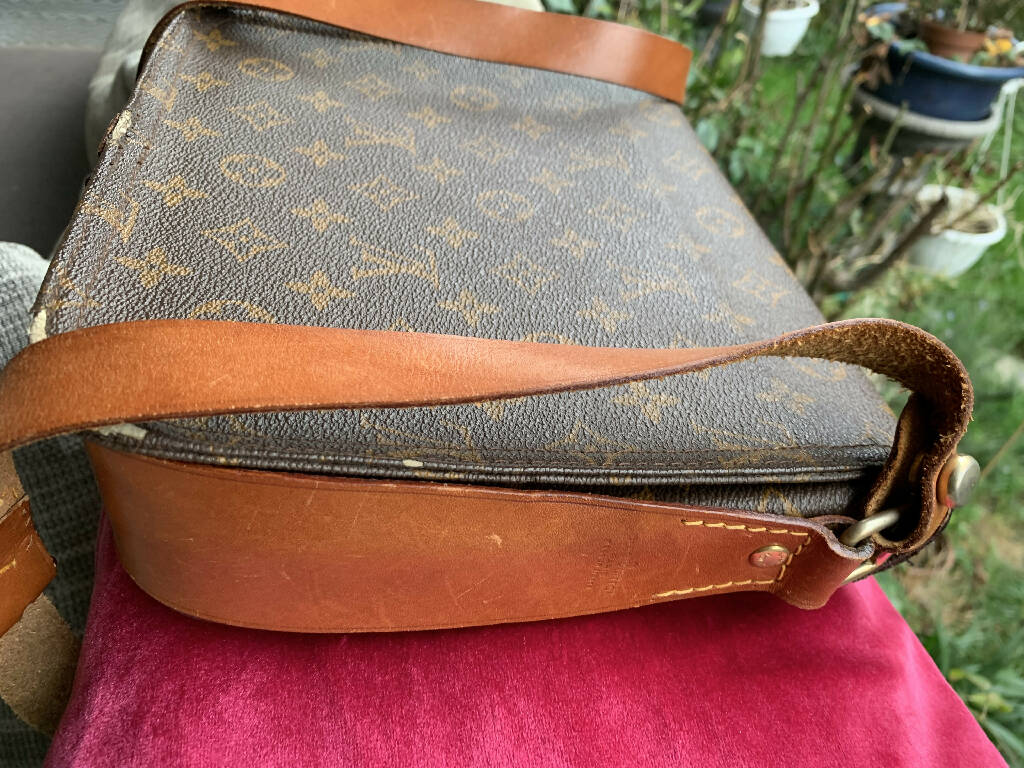 SAC A MAIN FEMME LOUIS VUITTON CARTOUCHIERE VERS 1978